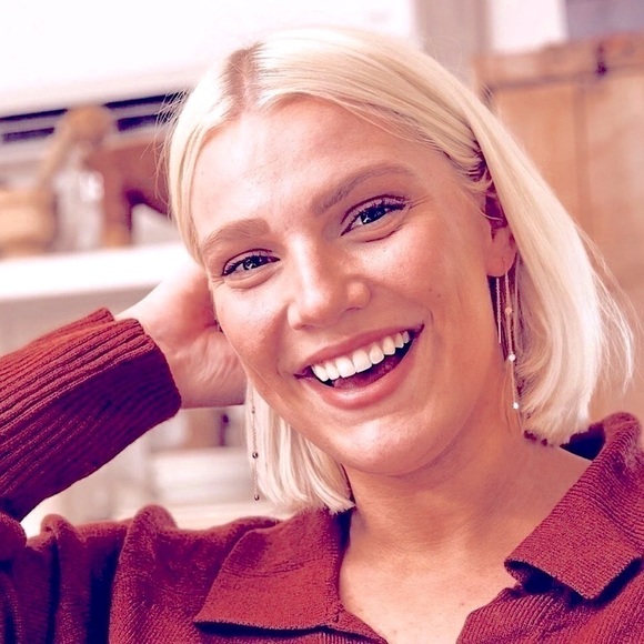 NWT La Meno Beautiful Rose Gold Dangle Earrings NWT - Picture 13 of 13